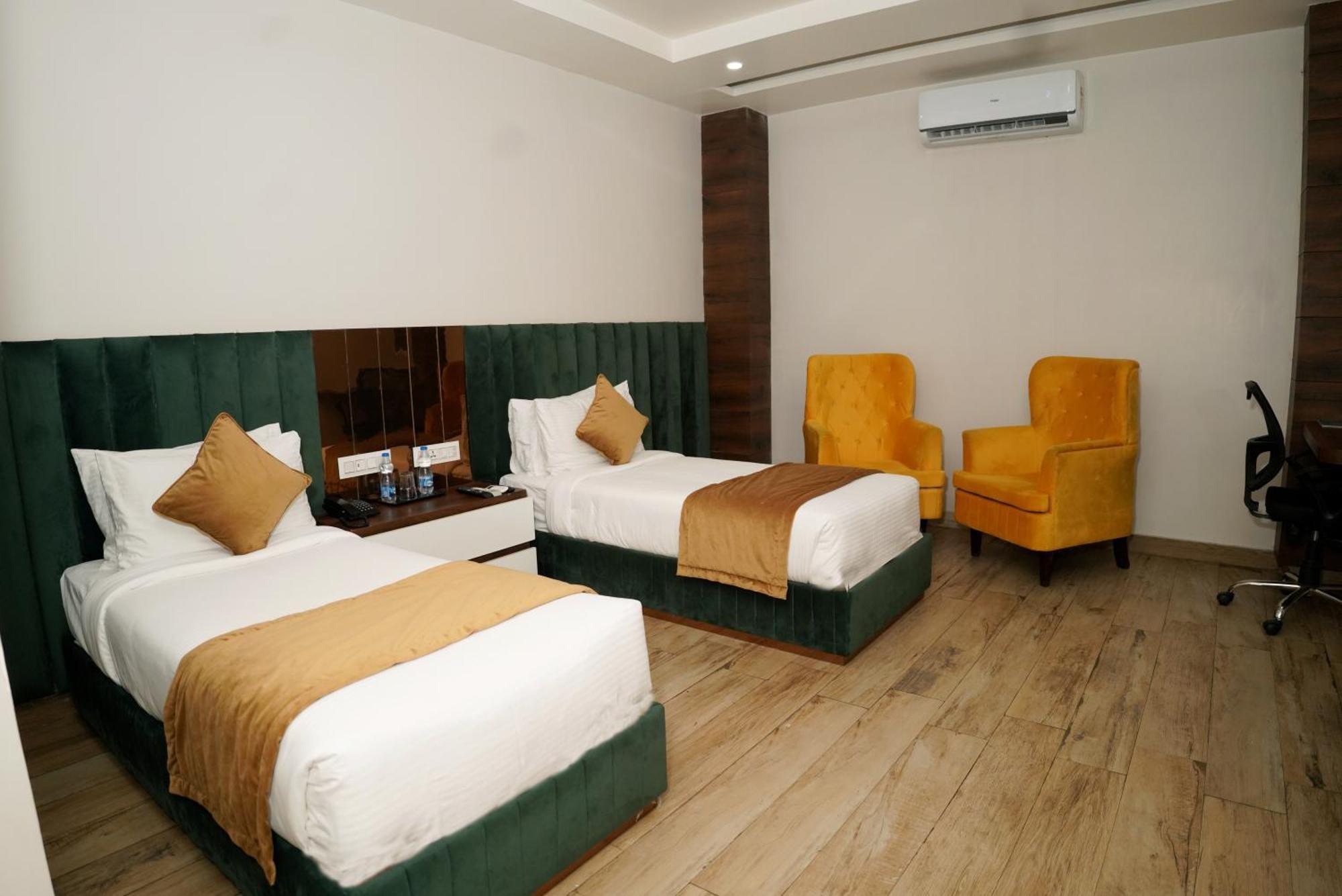 The Signet Royale Bathinda Pb Hotel Exterior photo