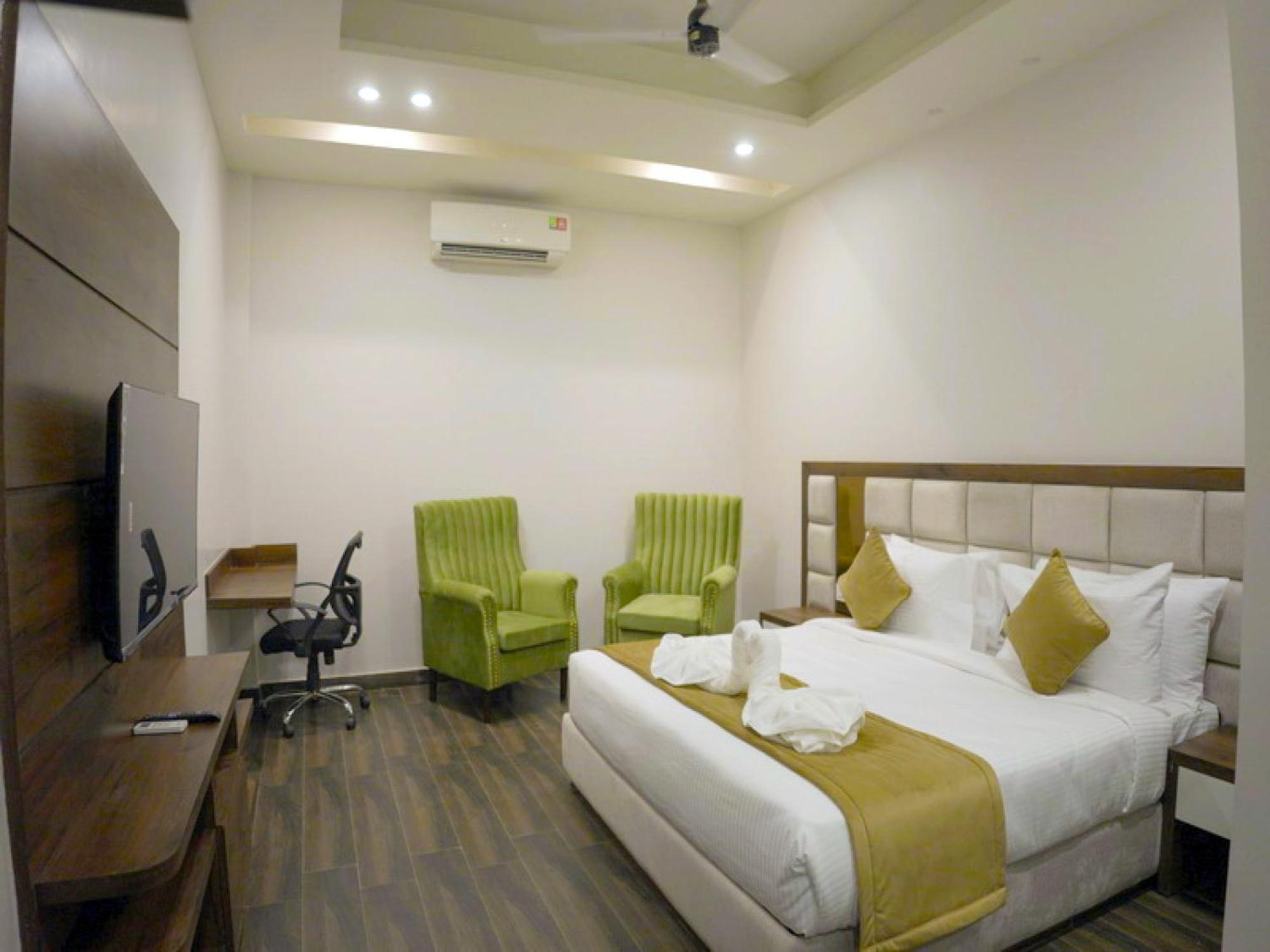 The Signet Royale Bathinda Pb Hotel Exterior photo